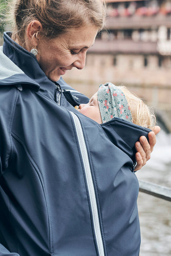 Mamalila - Softshell zwangerschaps- en draagjas in één - blauw  | MILD zwangerschapsboetiek - zwangerschapskleding bij Mechelen