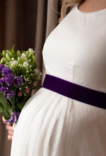 Afbeelding in Gallery-weergave laden, Tiffany Rose - Velvet ribbon sash purple | MILD zwangerschapsboetiek - zwangerschapskleding bij Mechelen
