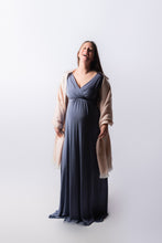 Afbeelding in Gallery-weergave laden, Tiffany Rose - Francesca maxi dress steel blue  | MILD zwangerschapsboetiek - zwangerschapskleding bij Mechelen
