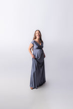 Afbeelding in Gallery-weergave laden, Tiffany Rose - Francesca maxi dress steel blue 42-44  | MILD zwangerschapsboetiek - zwangerschapskleding bij Mechelen
