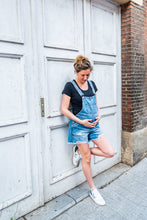 Afbeelding in Gallery-weergave laden, Ripe Maternity - Denim short overalls pale blue XS  | MILD zwangerschapsboetiek - zwangerschapskleding bij Mechelen
