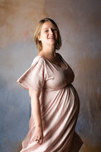 Afbeelding in Gallery-weergave laden, Tiffany Rose - Kimono dress Dotty pink  | MILD zwangerschapsboetiek - zwangerschapskleding bij Mechelen
